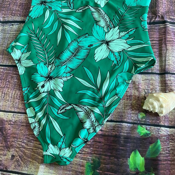 One Piece Bikini - Picture 11 of 11